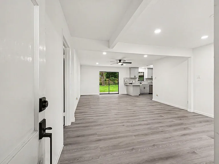 7607 Grape St — Photo 4