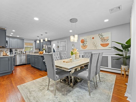 4th image of 70 Westfield Dr