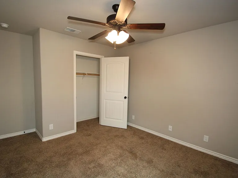 902 Clanton Cv — Photo 35