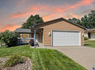 2009 S Melanie Ln, Sioux Falls, SD 57103