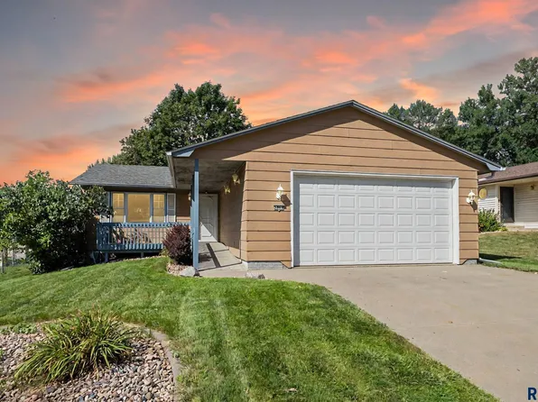 2009 S Melanie Ln, Sioux Falls, SD 57103