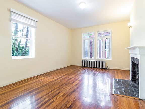3rd image of 21 E 9th St #4H