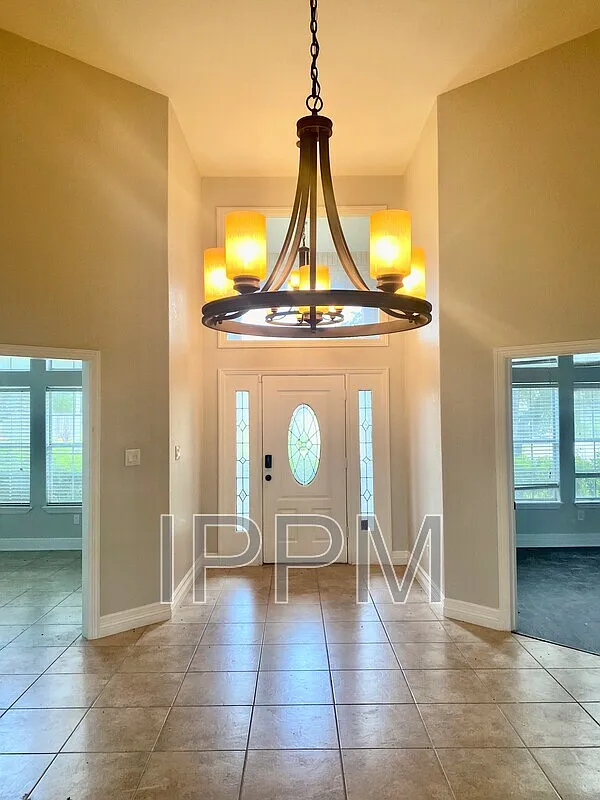 4 bed, 3.0 bath, 2437 sqft, $2,200 — Photo 2