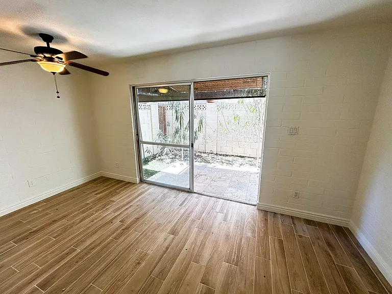 4846 N Woodmere Fairway #3 — Photo 8