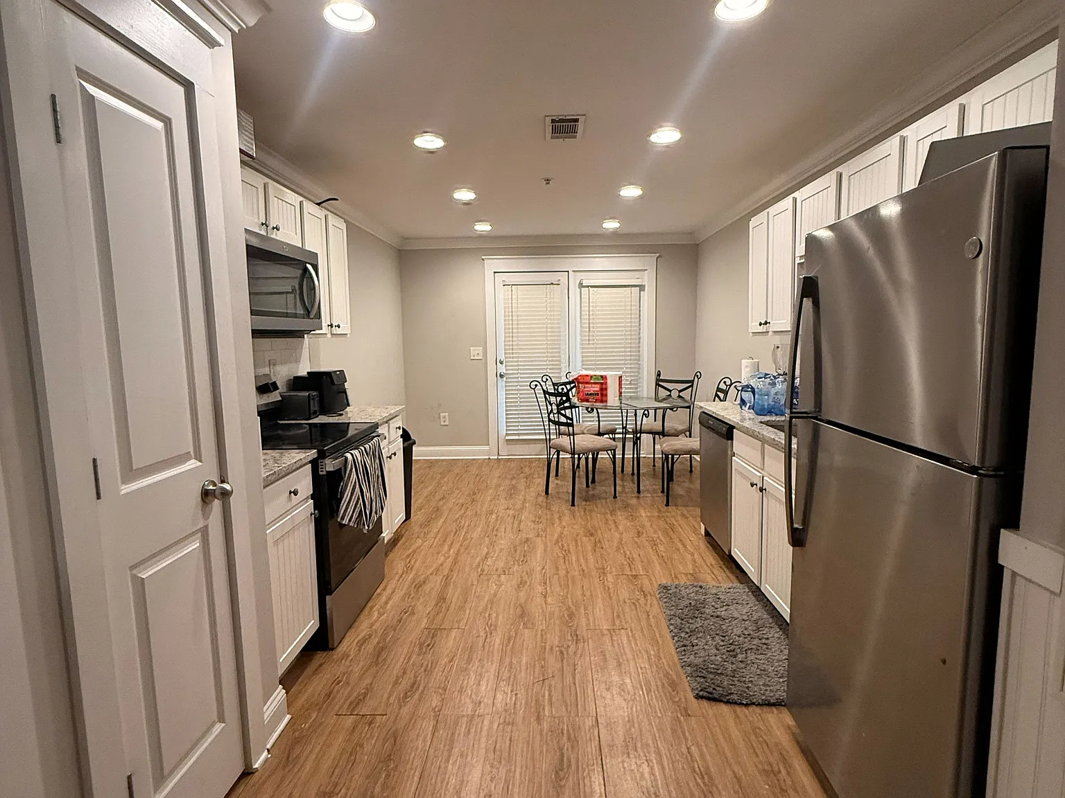 3 bed, 1406 sqft, $2,100 — Photo 4
