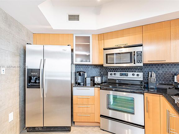 5th image of 1750 N Bayshore Dr #3914