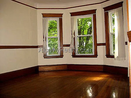 Elm St — Photo 10