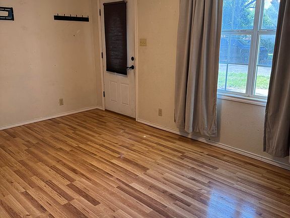 3rd image of 2520 Forest Park Ave