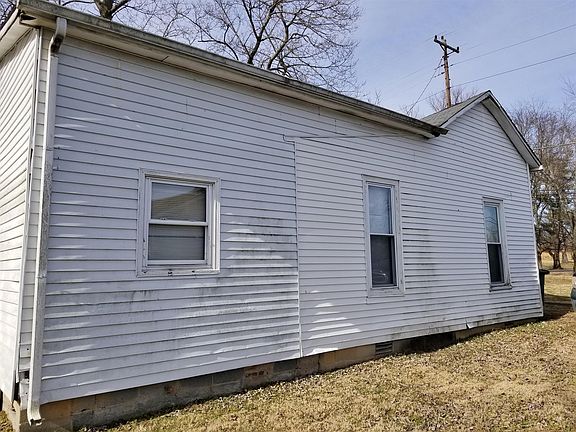 4th image of 402 College St