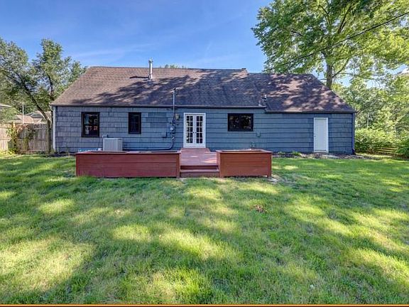 4th image of 2908 Somerset Dr