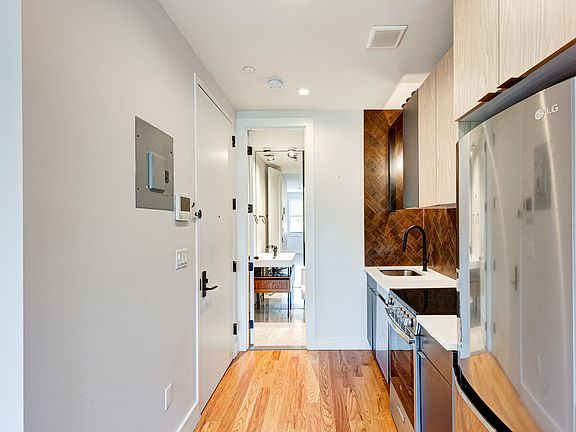 2nd image of 232 Quincy St #F4f