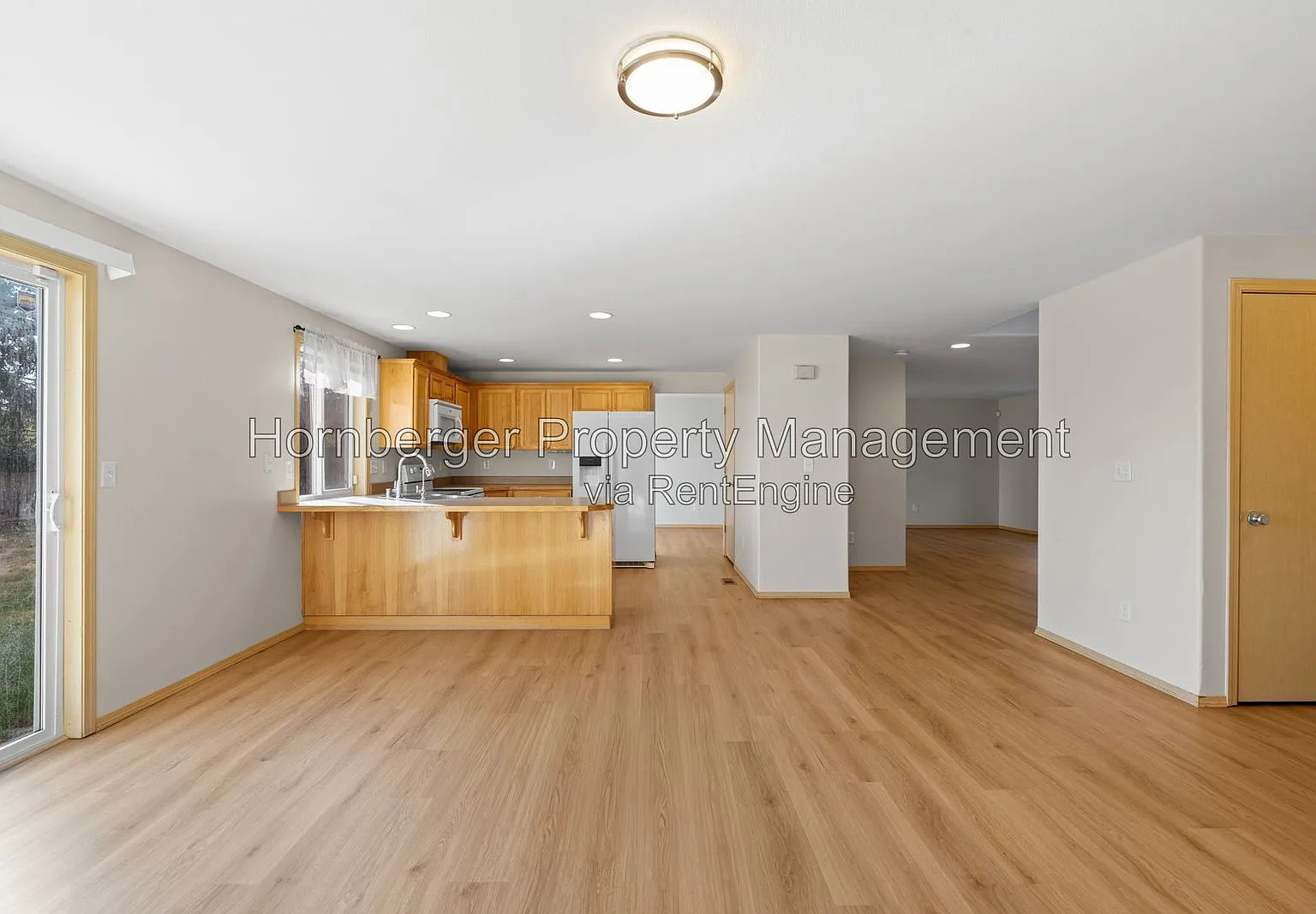 4 bed, 2.5 bath, 2274 sqft, $2,495 — Photo 3
