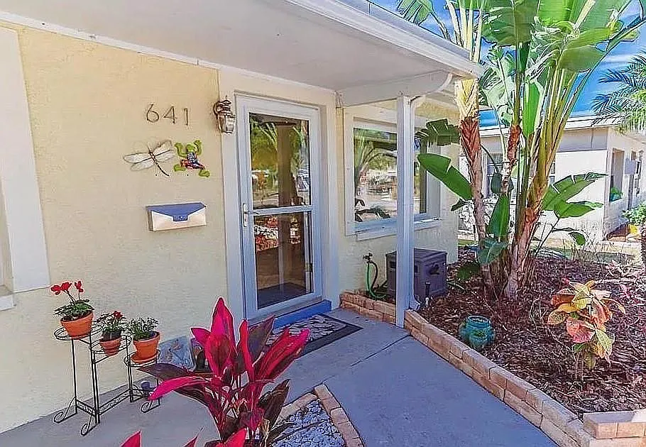 2 bed, 1.0 bath, 852 sqft, $2,000 — Photo 1