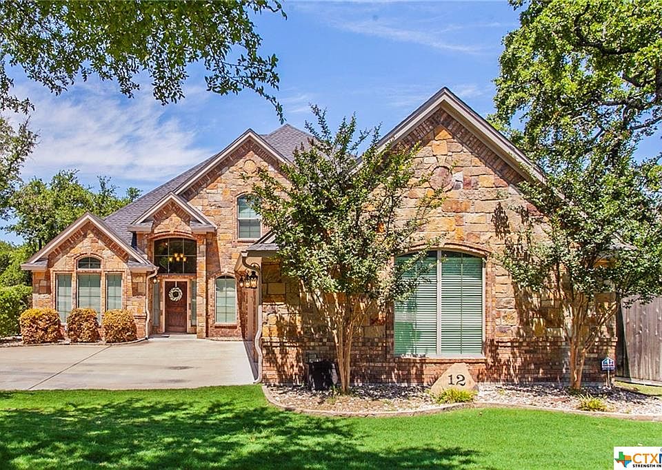 1st image of 12 Vista De Luna Ln