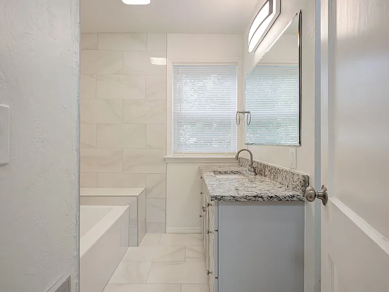 821 NW 48th St — Photo 35