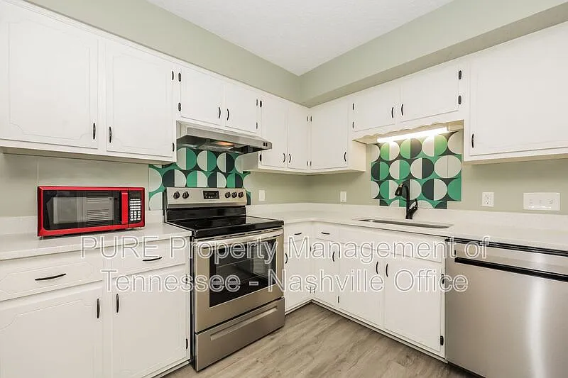 2 bed, 1.5 bath, 900 sqft, $1,550 — Photo 4