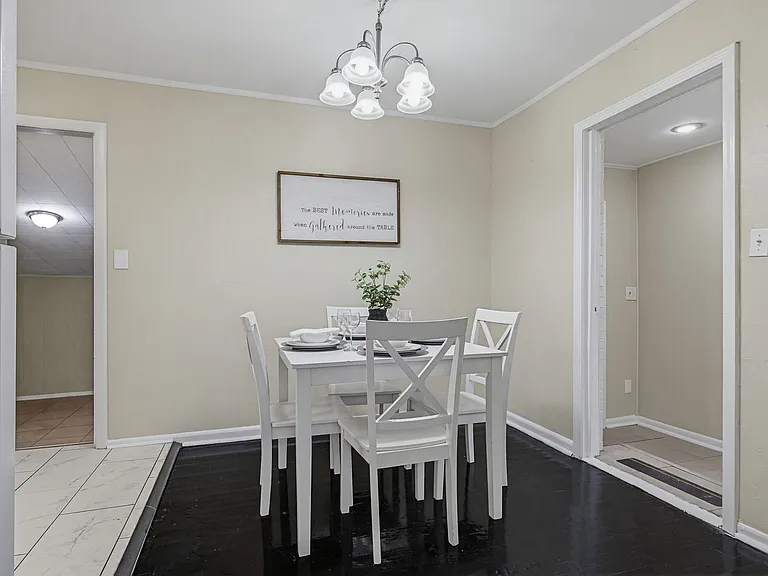 1095 Texas Pkwy — Photo 15