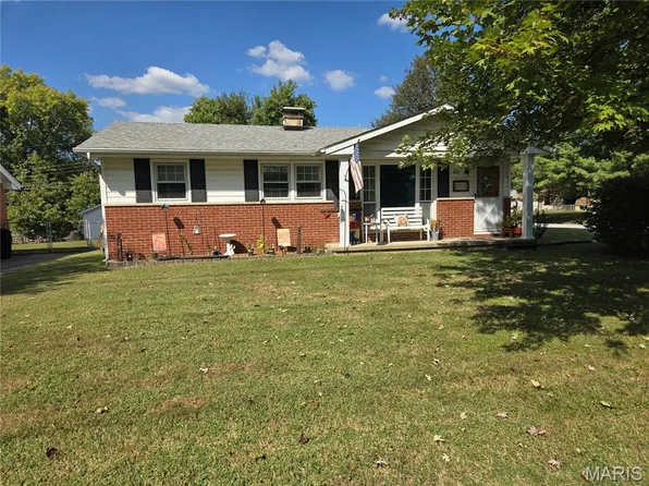 621 Eiler Rd, Belleville, IL 62223