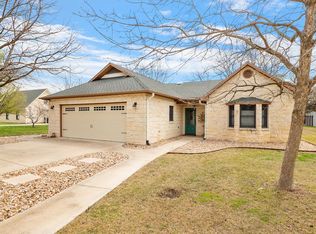415 N Acorn St, Fredericksburg, TX 78624