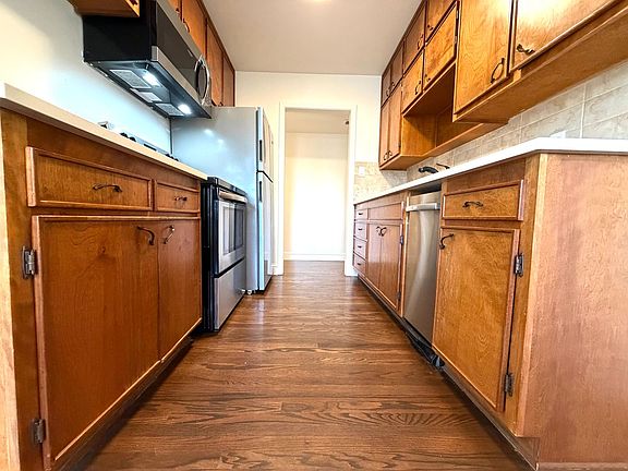 2nd image of 1704 Castle Ct