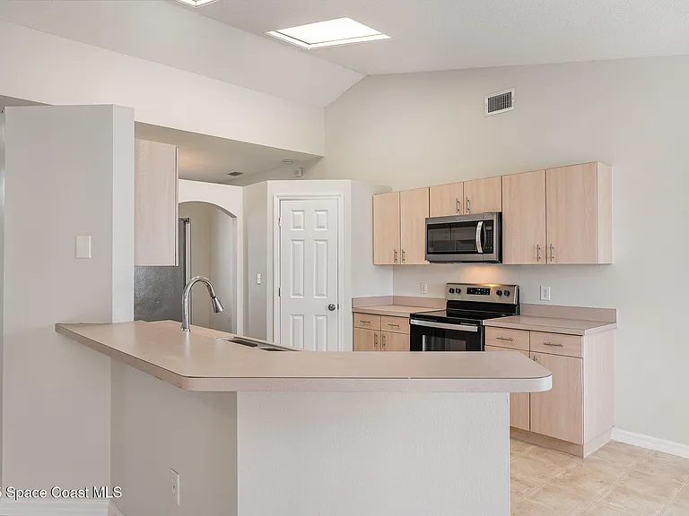 1198 Kenmore St NW — Photo 11