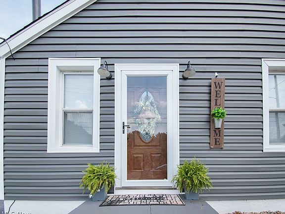4th image of 670 Cooper St