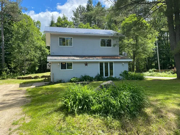 31 Hutcheson Beach Rd, Huntsville, ON P1H 1N4