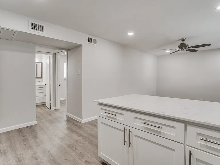 5444 Gaston Ave #203 — Photo 11
