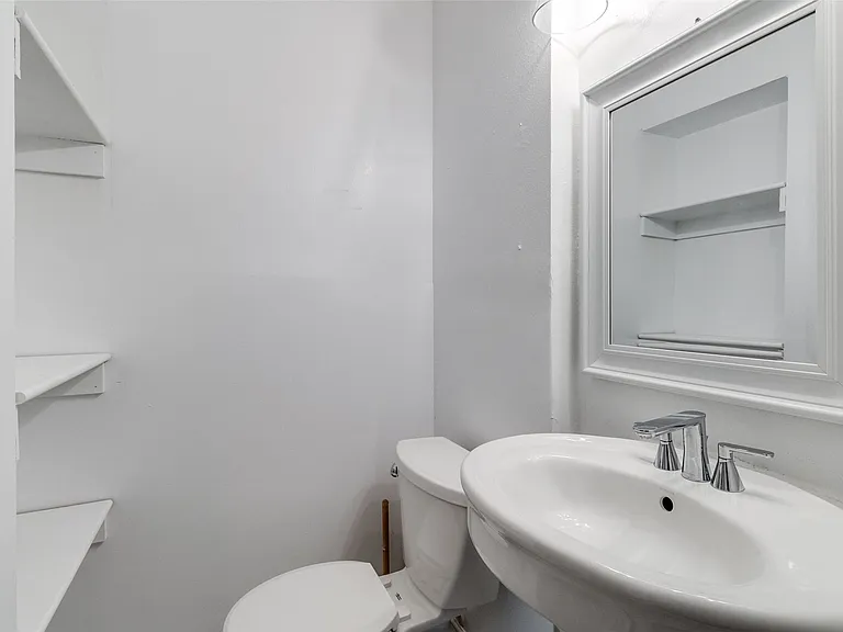 6418 E Lovers Ln — Photo 20