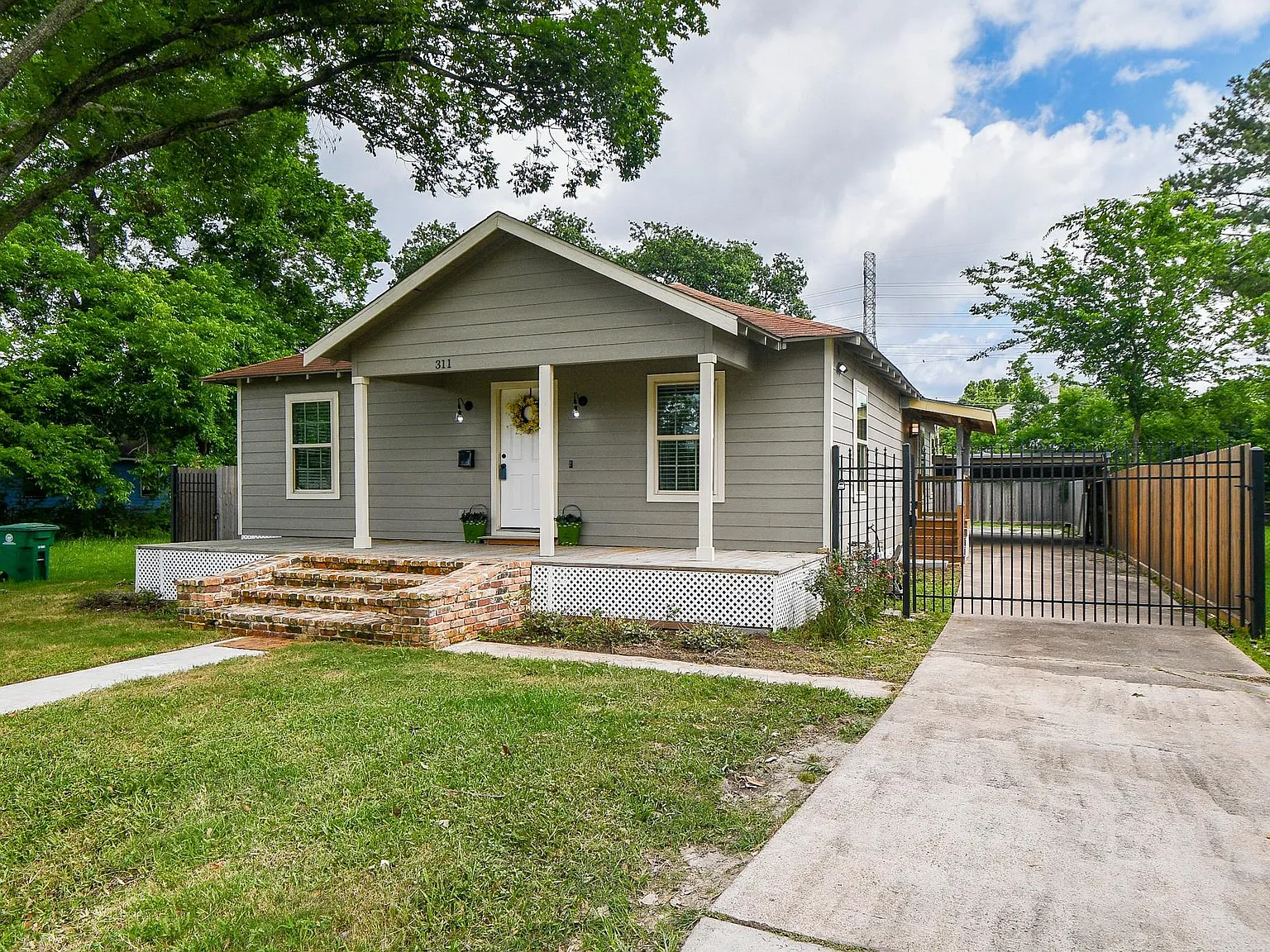 3 bed, 2.0 bath, 1232 sqft, $2,250 — Photo 2