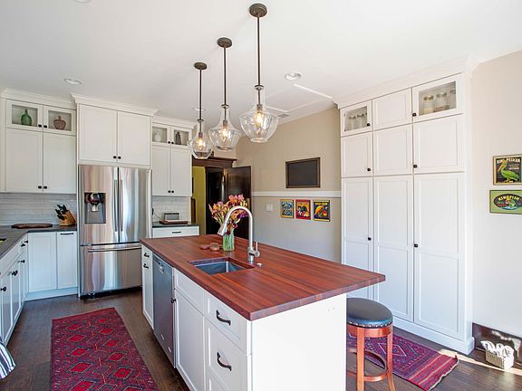Kitchen, new in 2016, full of amenities