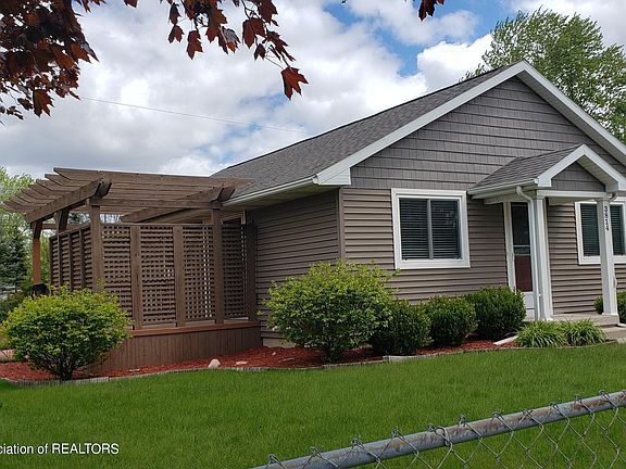 3rd image of 3814 Coachlight Common St