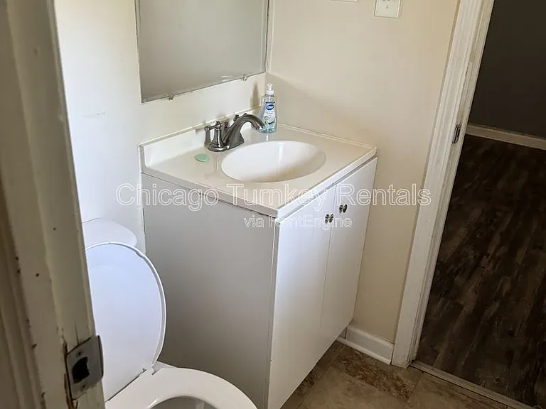 105 S Sycamore Ln — Photo 6