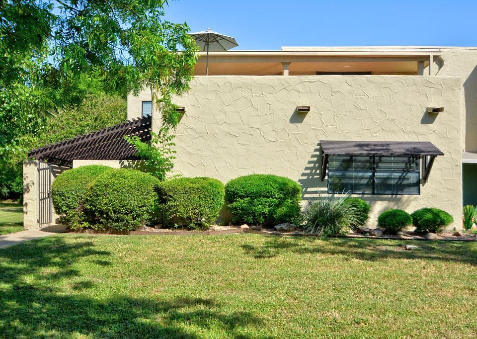 1st image of 537D Sand Bend Dr