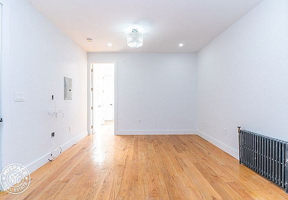 4th image of 1969 Pacific St #9