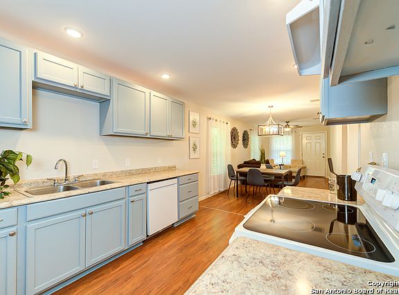 4th image of 1409 Chalmers Ave