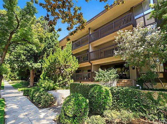 4th image of 500 S Oak Knoll Ave Unit 13
