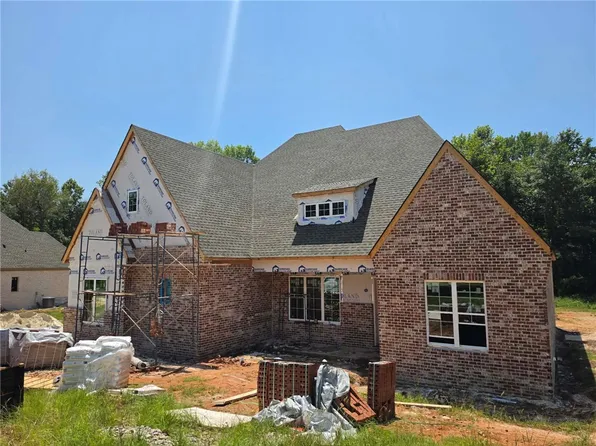 704 Bethesda Ct, Auburn, AL 36830