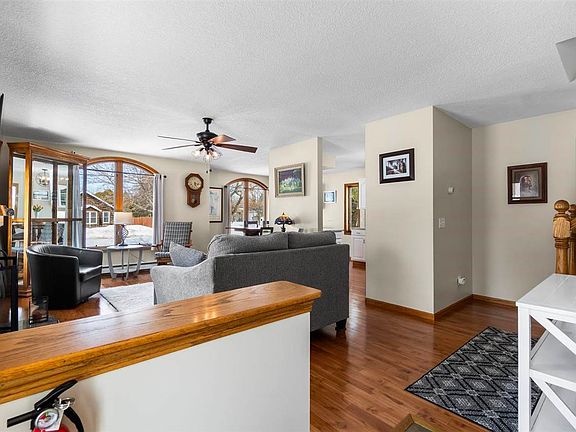 3rd image of 206 W Carpenter St