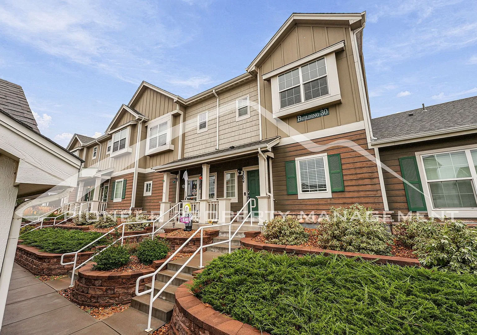 Awesome Townhome in Commerce City — Photo 1