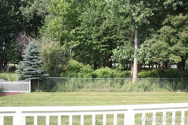 3 bed, 1600 sqft, $2,000 — Photo 3