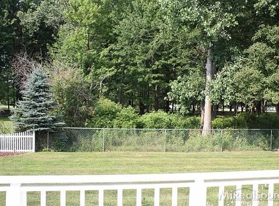 3rd image of 522 Aspen Way