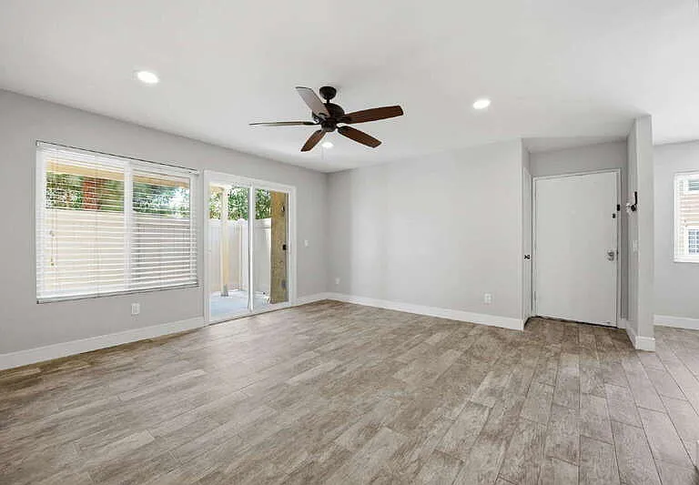 633 R Ave #35 — Photo 4