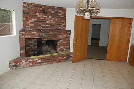 3rd image of 2190 N Orange Grove Ave