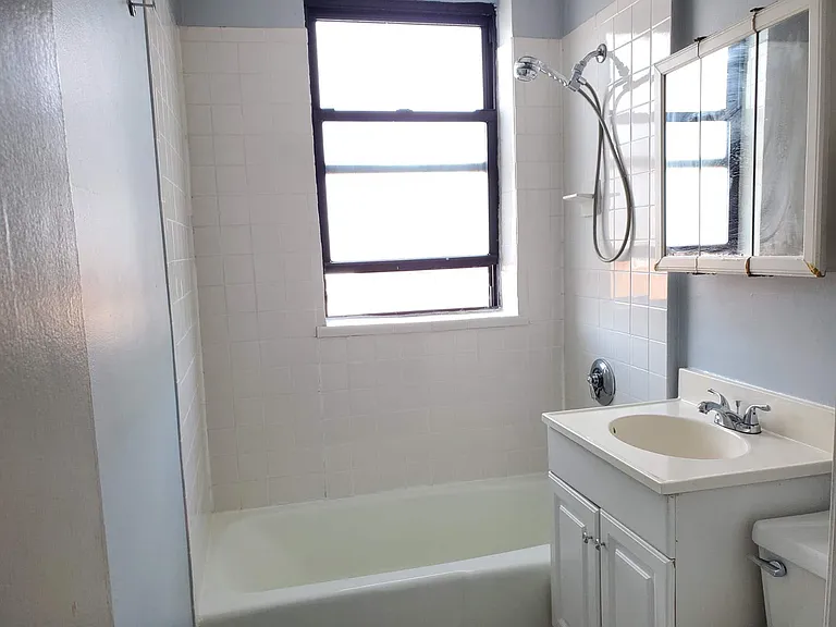 317 Summit Ave #6 — Photo 5
