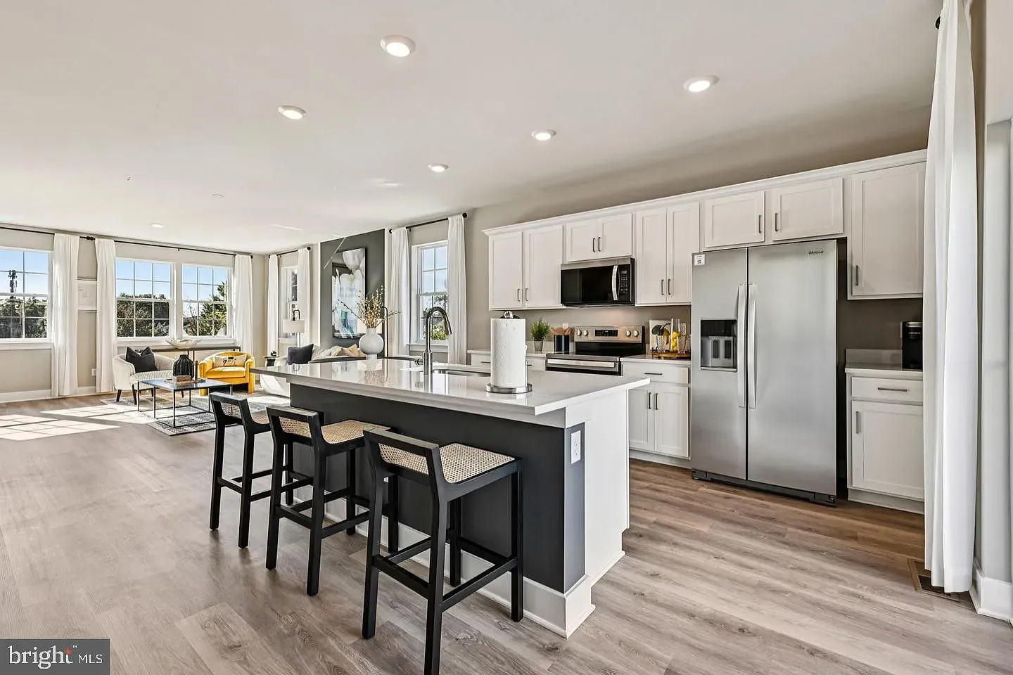 4 bed, 3.5 bath, 1900 sqft, $2,300 — Photo 4