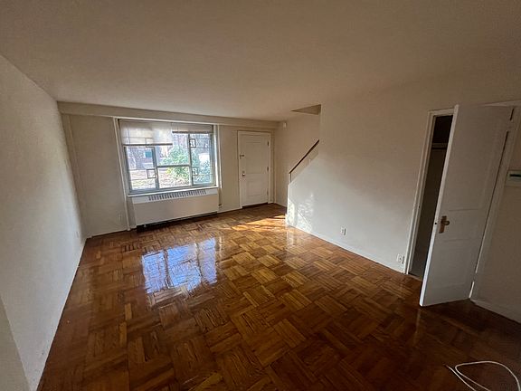 4th image of 188-10 71st Cres #E