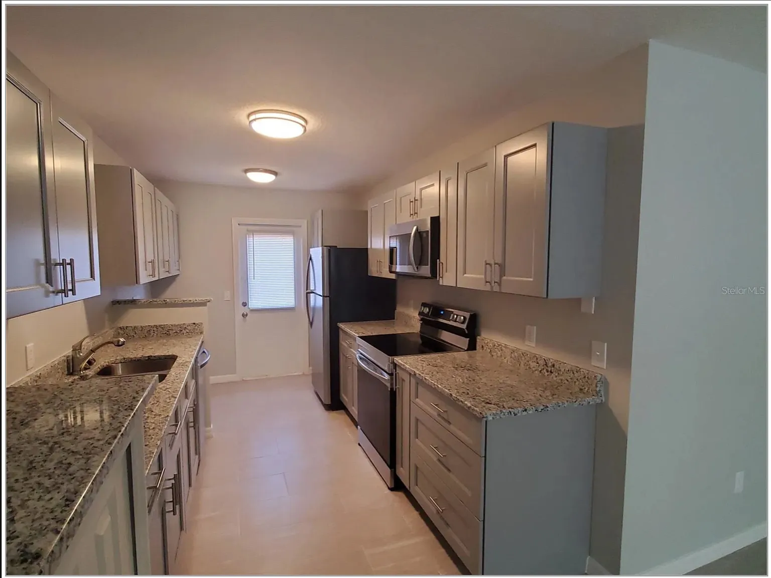 449 W Rosewood Ln — Photo 2