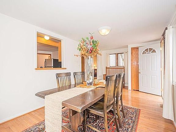 3rd image of 784 Kuehnle Ave