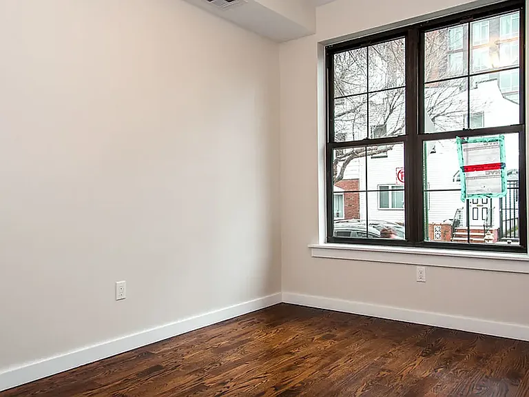 26 Richardson St #1R — Photo 8